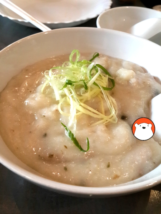 The salted pork + thousand year egg congee. The classic, tasting good, but a bit too thick and clumpy. 