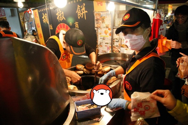 The famous baked pork bun at the Raohe Night Market. Long queue, but it was worth it.
