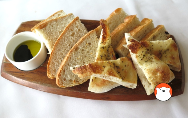 The staple deliciousness. LUCE's famed pizza bread, foccacia and olive bread served as the appetiser along with olive oil and balsamic vinegar. 